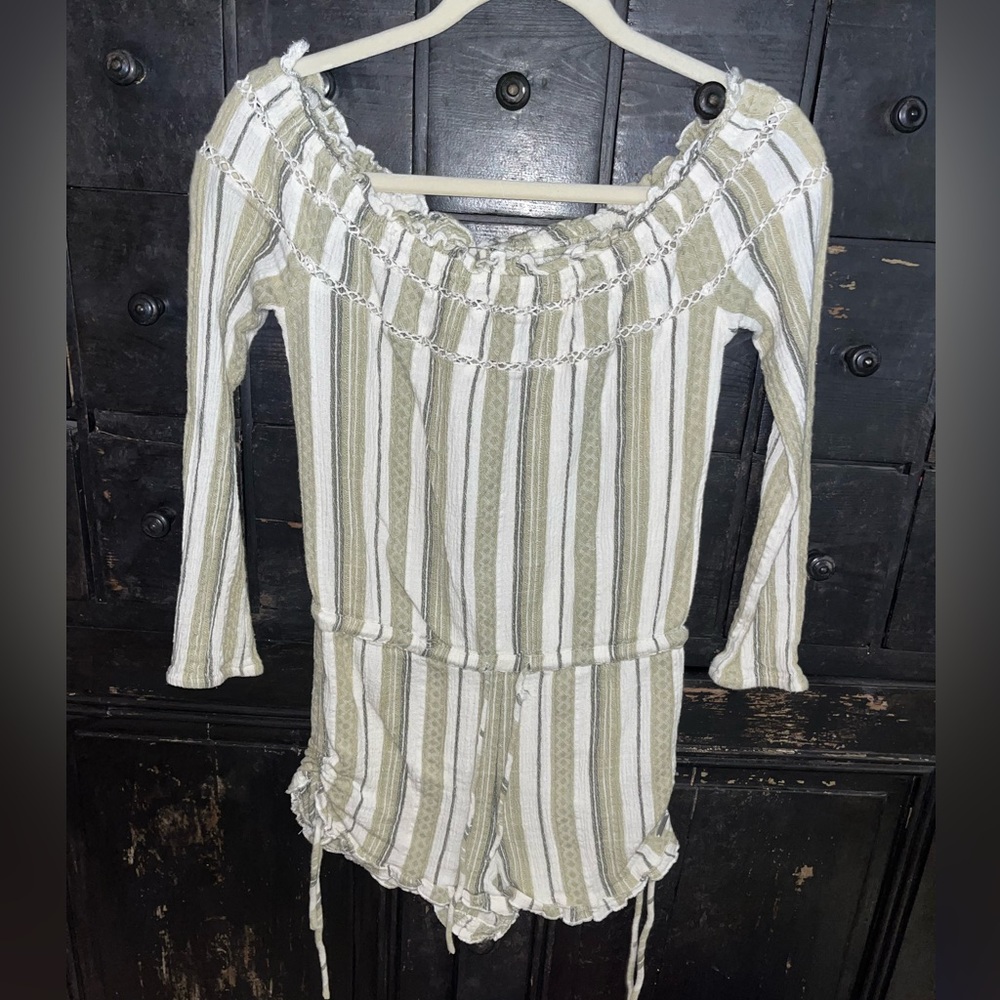 Roxy XS romper, only worn twice and super cute!!
